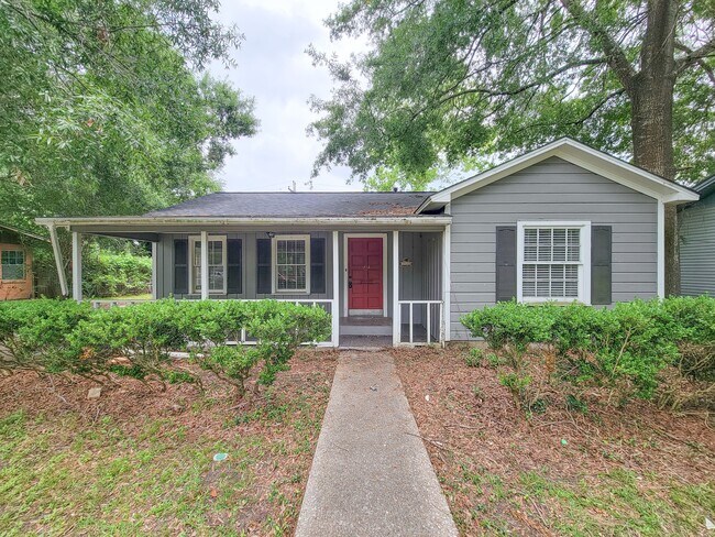 Photo - 1110 Woods Dr
