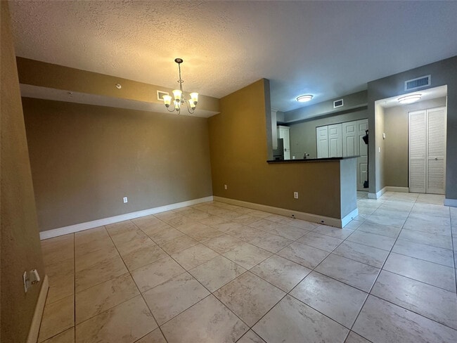 Photo - 6928 SW 39th St Unit 207