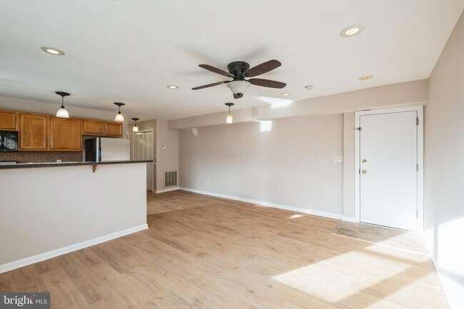 Photo - 5037 Call Pl SE Unidad 202