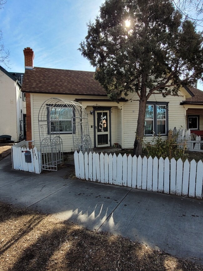 Building Photo - 205 Cheyenne Ave