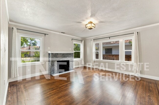 Photo - 1321 Lochbrae Rd