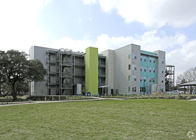 Lakeline Station Apartments