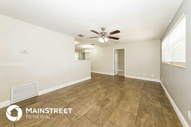 Photo - 5820 21st St W