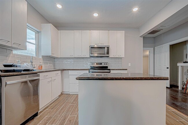 Photo - 7422 Avenue I