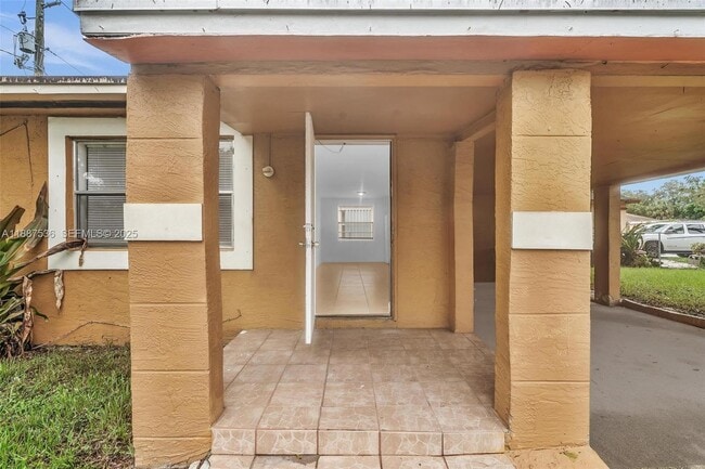 Photo - 2800 NW 6th Ct