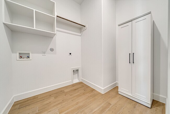 Photo - 210 W Netleaf Ct