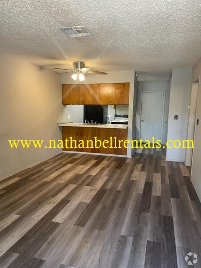 Building Photo - 1294 E Houston St Rental
