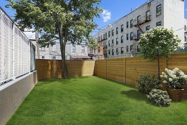 Building Photo - 3 bedroom in Brooklyn NY 11233 Rental