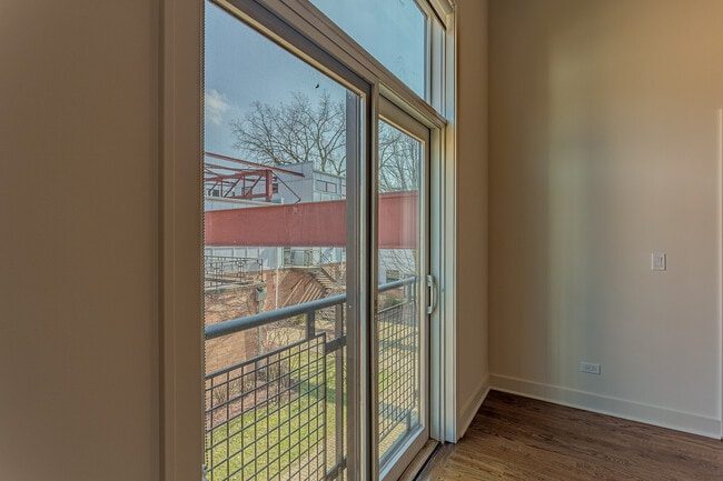2100 Greenwood St Unit 107