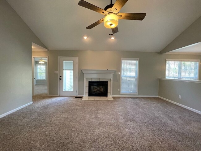 Photo - Immaculate and Move In Ready on Newport!