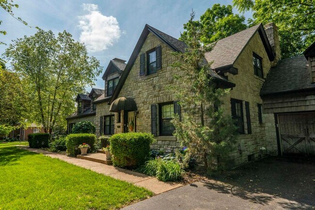 Photo - Beautiful 4 bedroom home in University Heights! Don't miss this one!