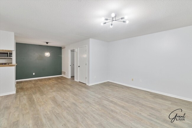 Photo - 313 Marigold Cir