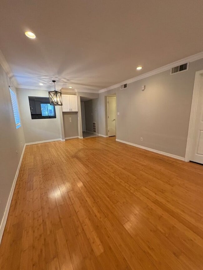 Photo - READY TO VIEW NOW!-HALF OFF FIRST MONTH RE...