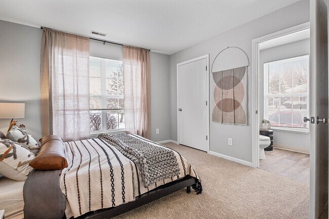 Hunters Ridge Apartments & Townhomes