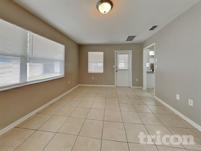 Photo - 6320 Moog Rd