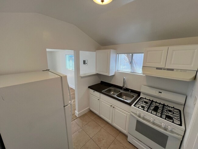 Building Photo - Private Detached House with Fenced Yard and Large Covered Carport