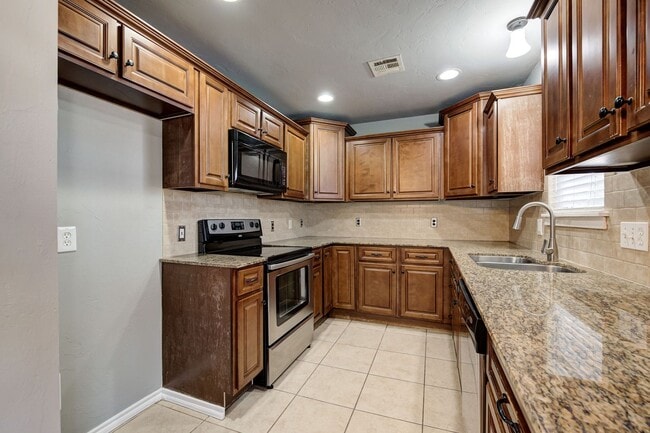 Building Photo - Move in Special !! $250 Off your First Full Month Rent! Beautiful Large 4BD/2BTH Home Near Tinker...