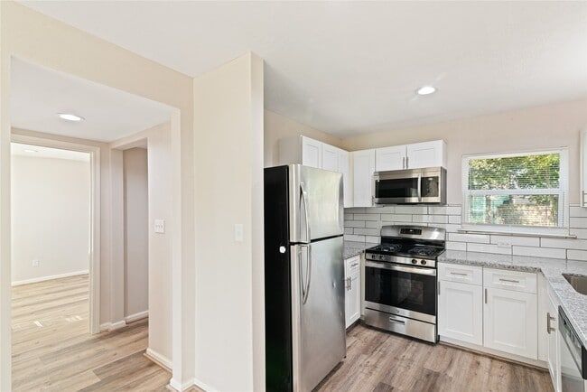 Photo - 5405 Chennault Rd