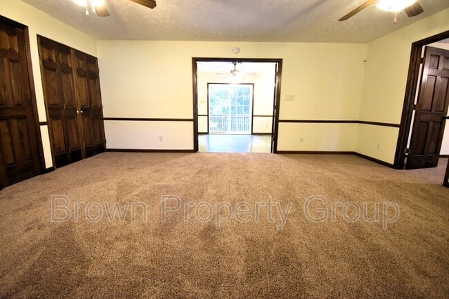 Photo - 901 Fredonia Dr