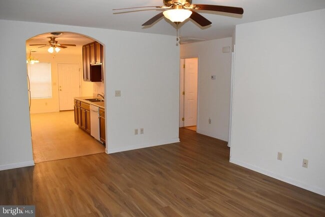 Building Photo - 2725 Roosevelt Dr