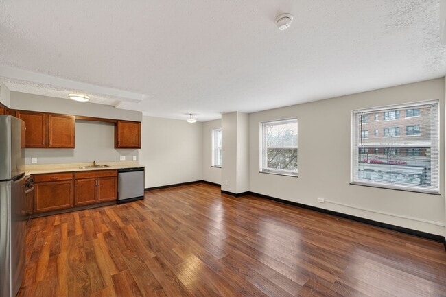 Commodore Place Apartments