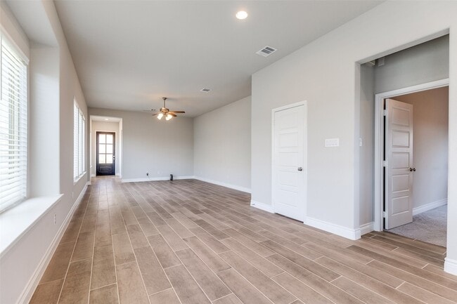 Photo - 9504 Longhorn Ln