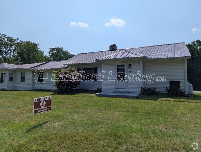 Building Photo - Country Living Spacious Ranch Duplex with ... Rental