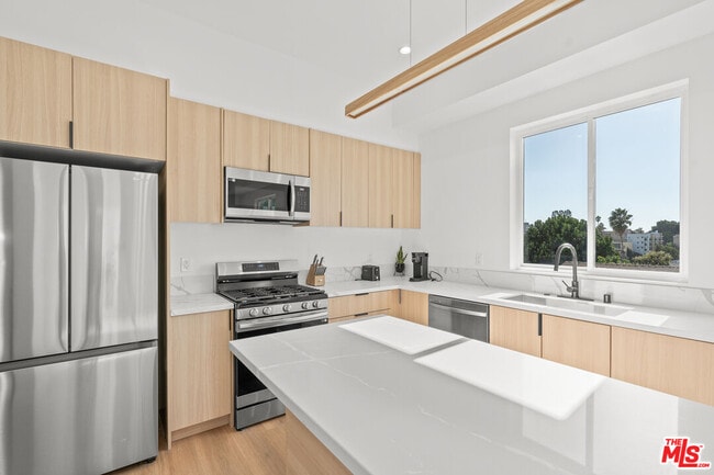 Photo - 236 S Carondelet St