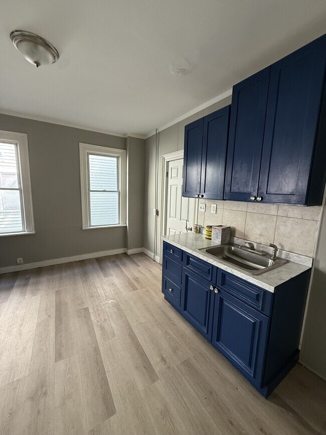 123 Lakeview Ave