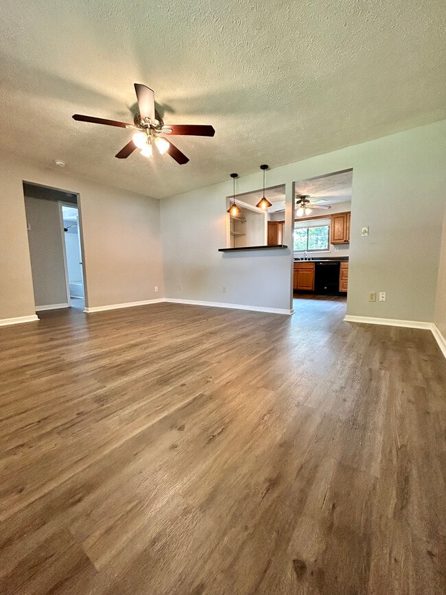 Building Photo - 1610 Briedweng Ave Rental