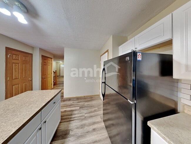 Photo - 353 W Hunters Dr