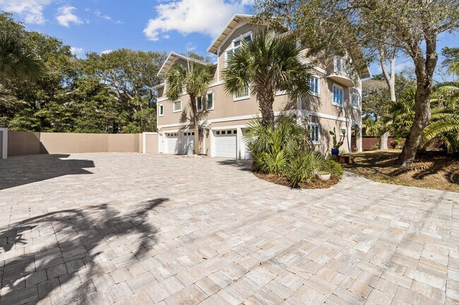 Photo - Steps to the Ocean! 3/3, 2198sq', Ocean View, Furnished