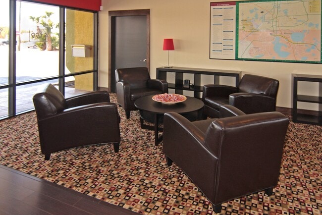 Front Office Lounge - Staymore