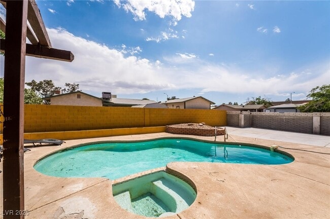 Building Photo - 6467 W Pawlow Ave