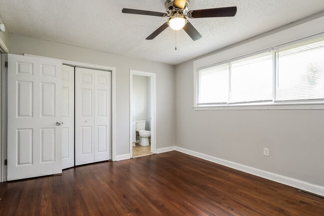 Photo - 311 E Dorchester Blvd