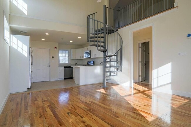 Building Photo - 40 Cedar Swamp Rd Unit 1005 Rental