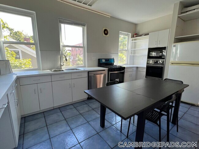 Photo - 1000 Memorial Dr Unidad 2