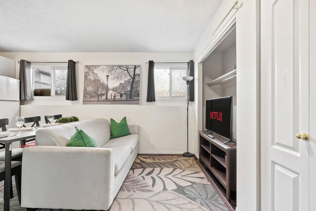 Photo - 64 Riverbirch Rd SE Unit ID1314520P