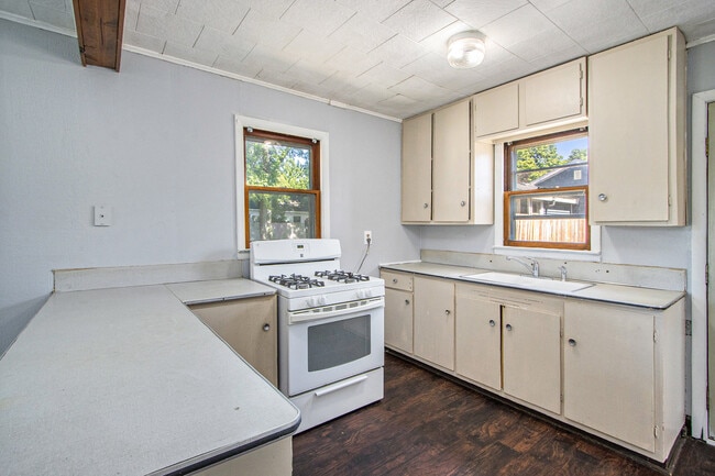 Photo - 548 E Hammond St