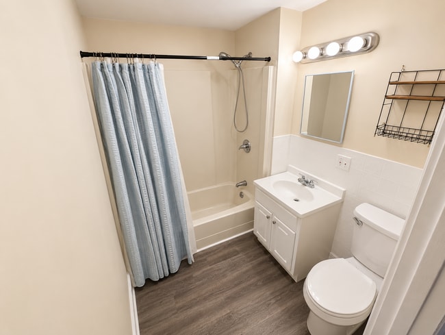 Bathroom - 380 Chatham St Unit 1