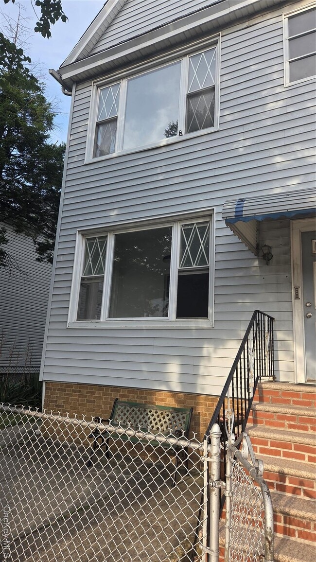 Building Photo - 42-21 65th Pl Rental