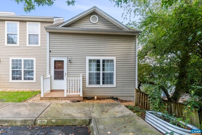 Photo - 123 Danbury Ct House