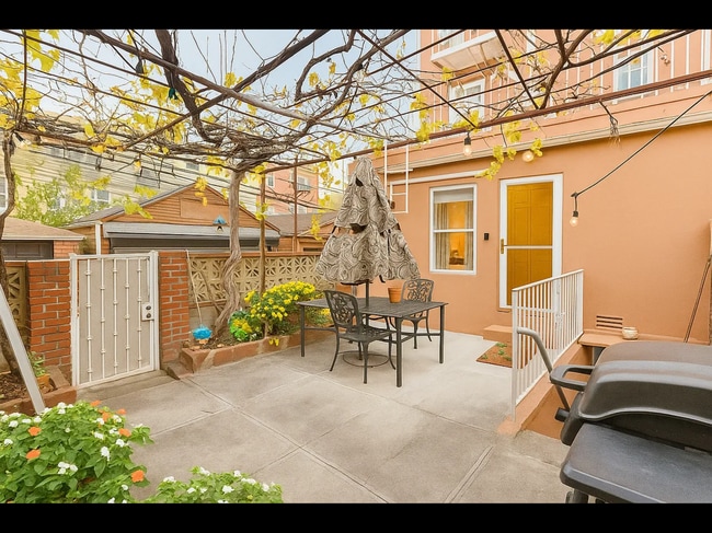 Building Photo - 2819 21st Ave Unit 1