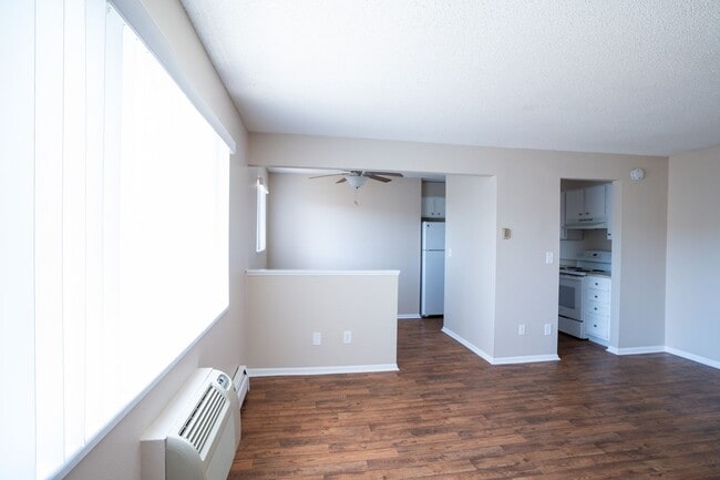 Photo - Lorinda Apartments