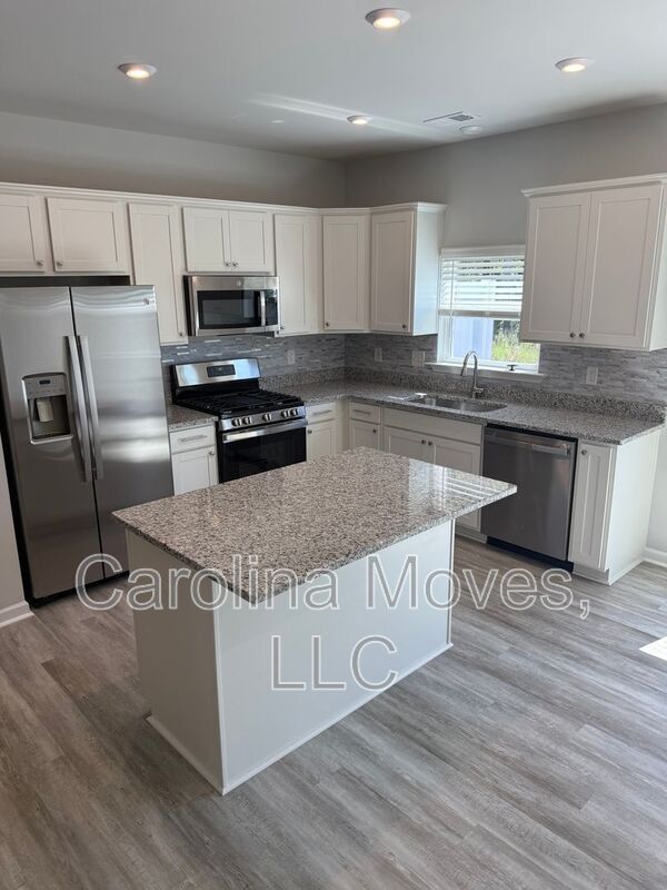 Photo - 166 Randwick Ln