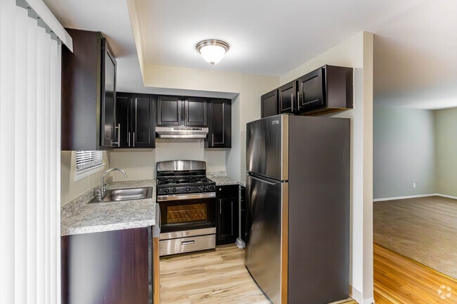 2BR, 1BA - 800SF - Kitchen