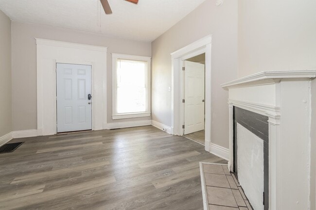 Photo - 726 S 35th St
