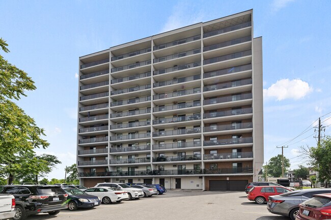 Photo - Royal Tower Apartments