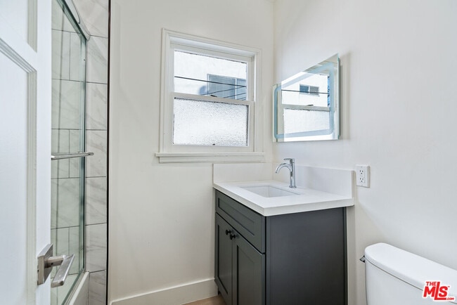 Photo - 9216 Alden Dr Unit 9