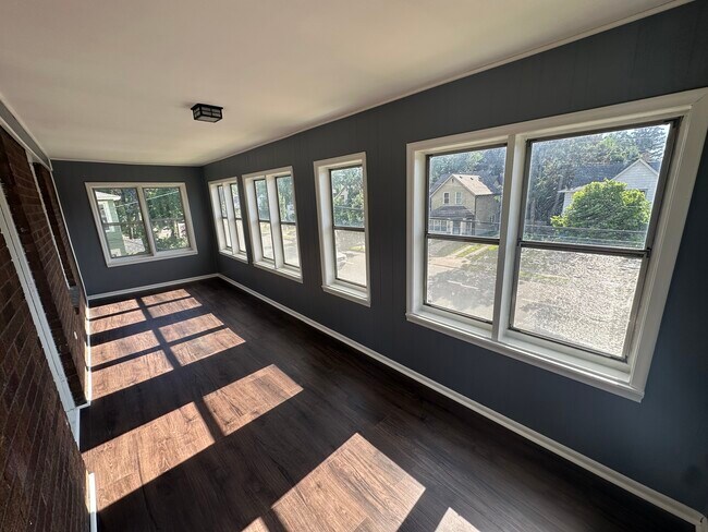 Building Photo - 1819 4th St NE Unit 2 Rental